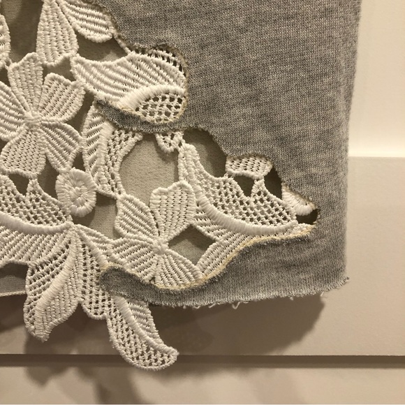 Zara Collection W & B. Grey mini skirt with white flower embroidery. Size S. - Picture 6 of 7